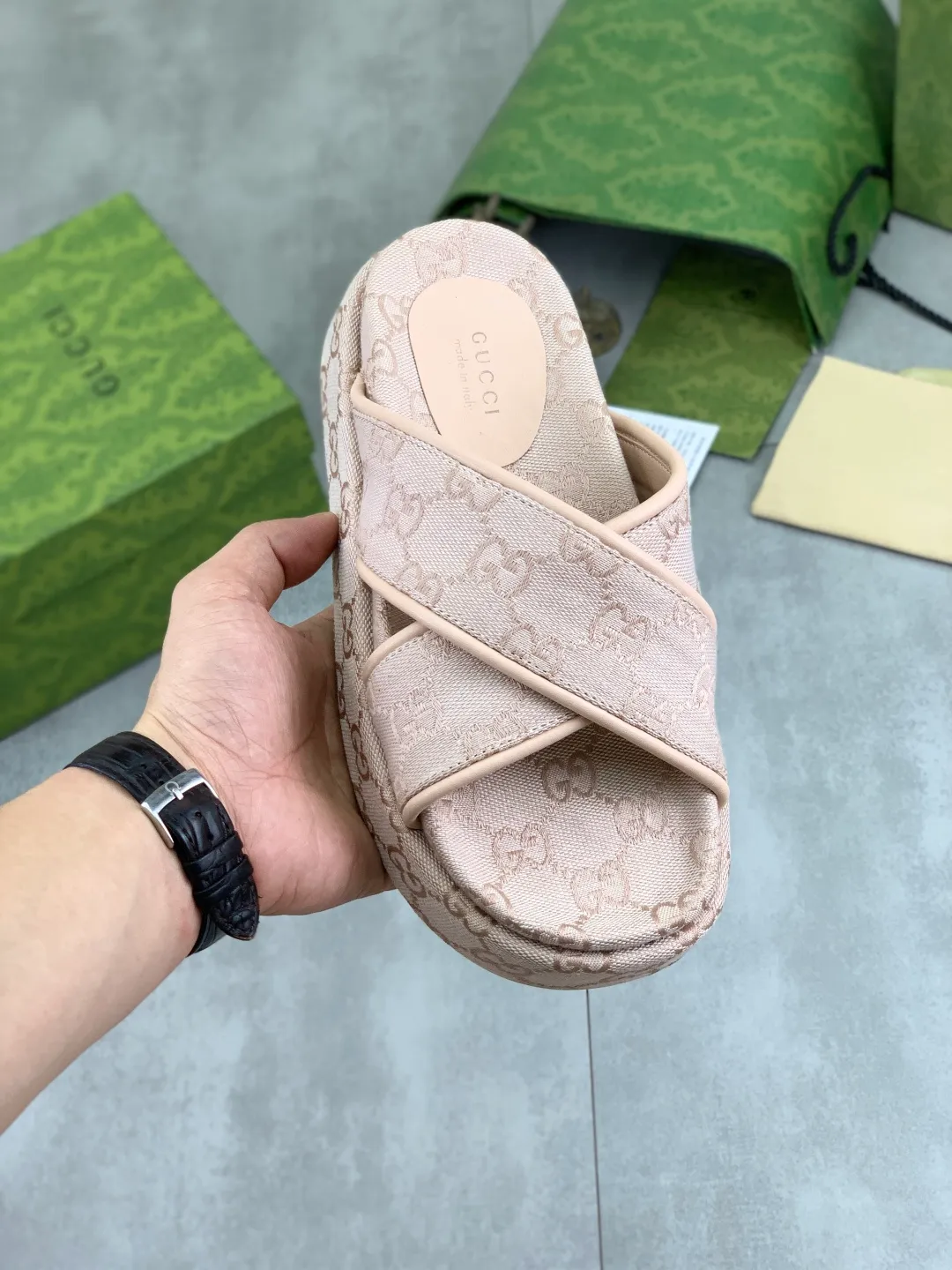 Men's men's shoes 💰P400💰[New model] High version 🎁🎁🎁 GUCCI New casual slippers for the Year of the Snake, original official website, perfect workmanship, transmitting a kind of noble luxury, sublimating its definition of luxury in Gucci's high-end extraordinary craftsmanship. Original Gucci double G combination outsole, code number: 35-46, complete package